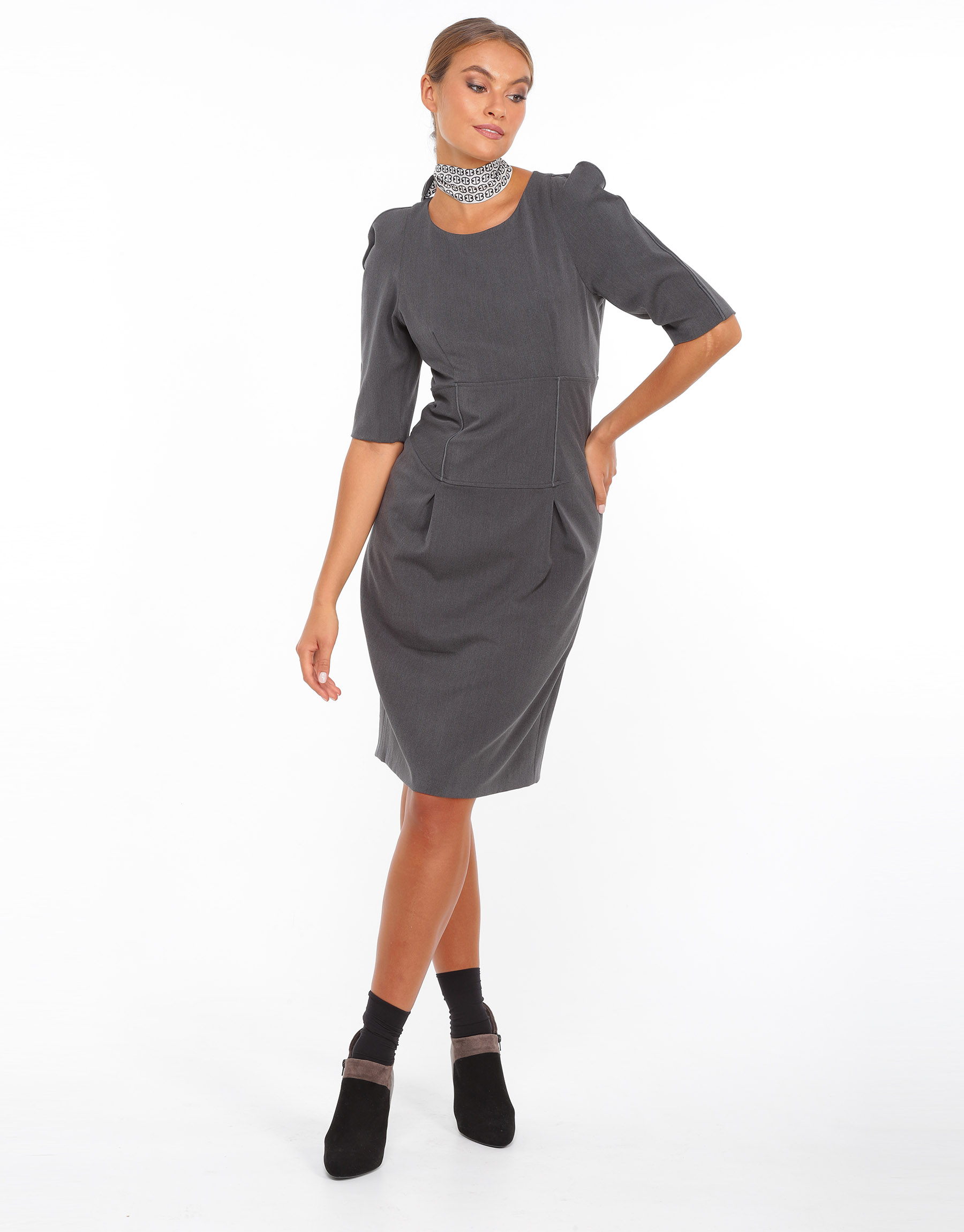 Straight dress curved in steel gray crepe